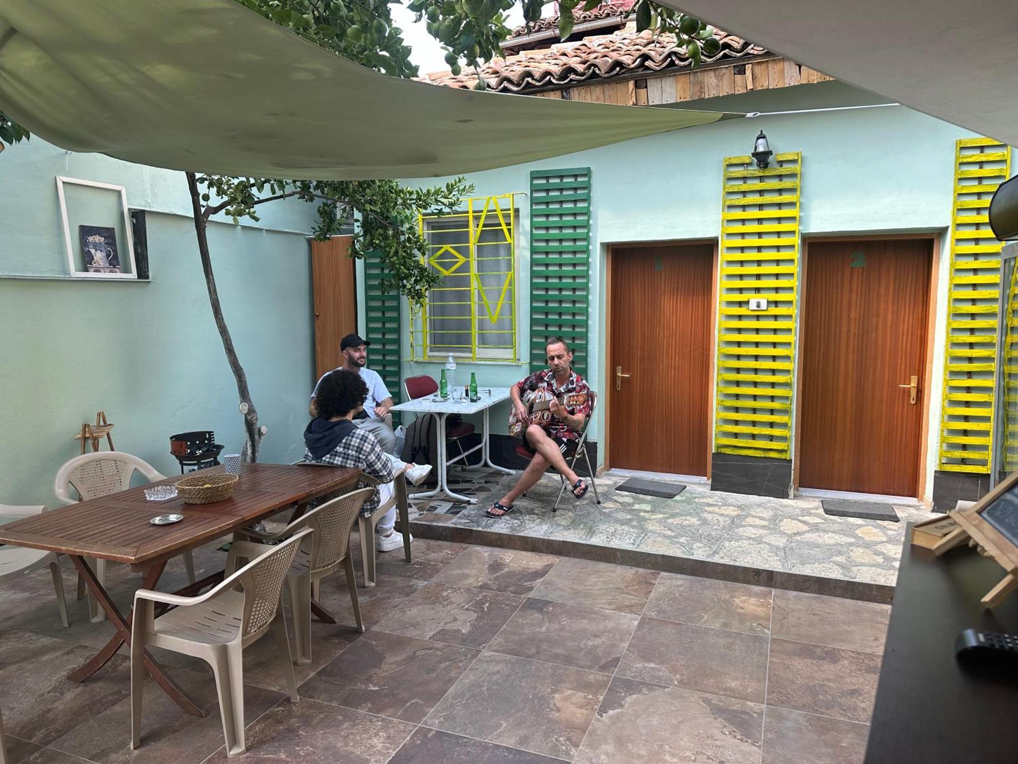 Tirana Lemon Breeze Hostel المظهر الخارجي الصورة
